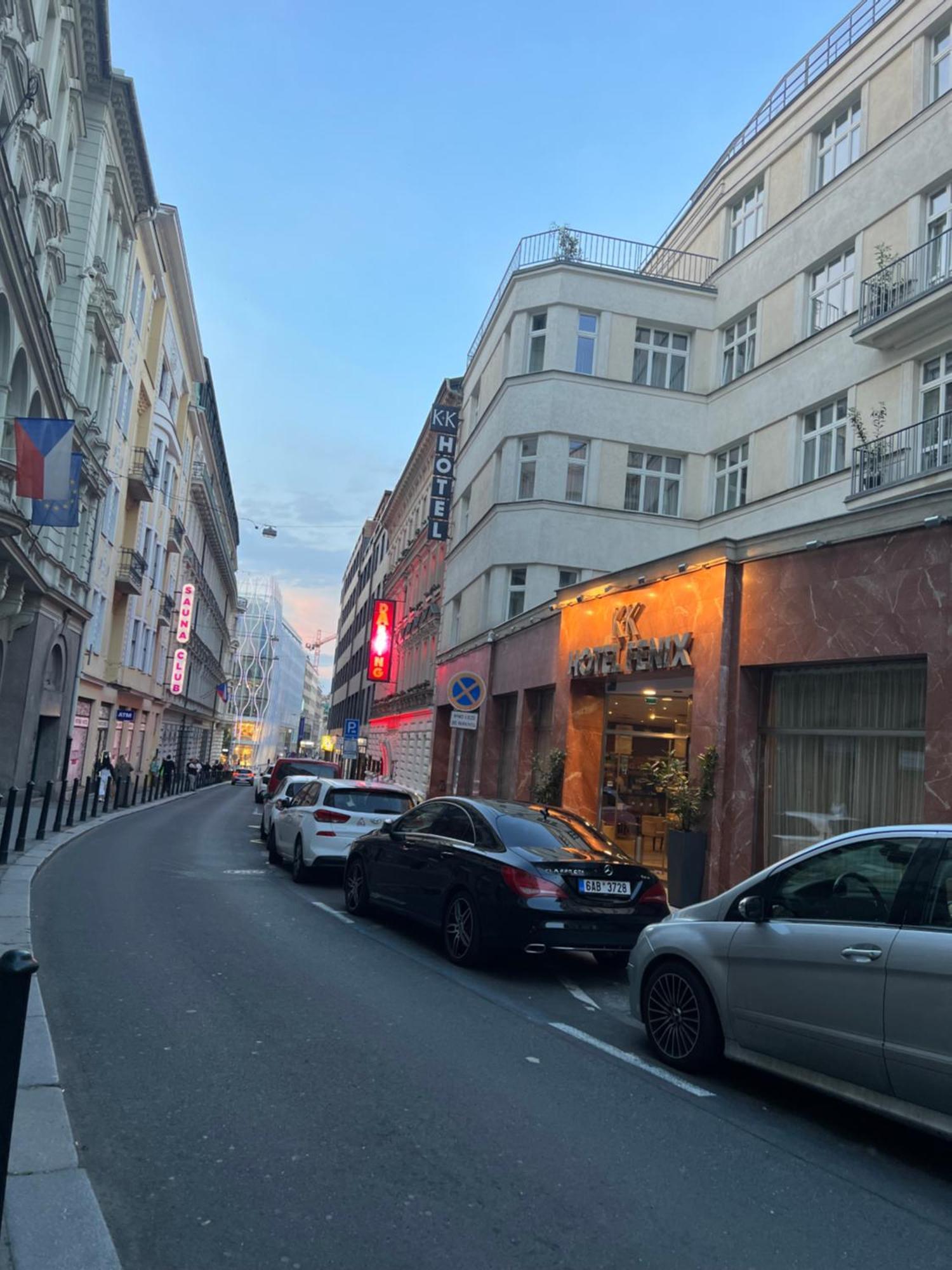 Apartment Moon Praga Zewnętrze zdjęcie